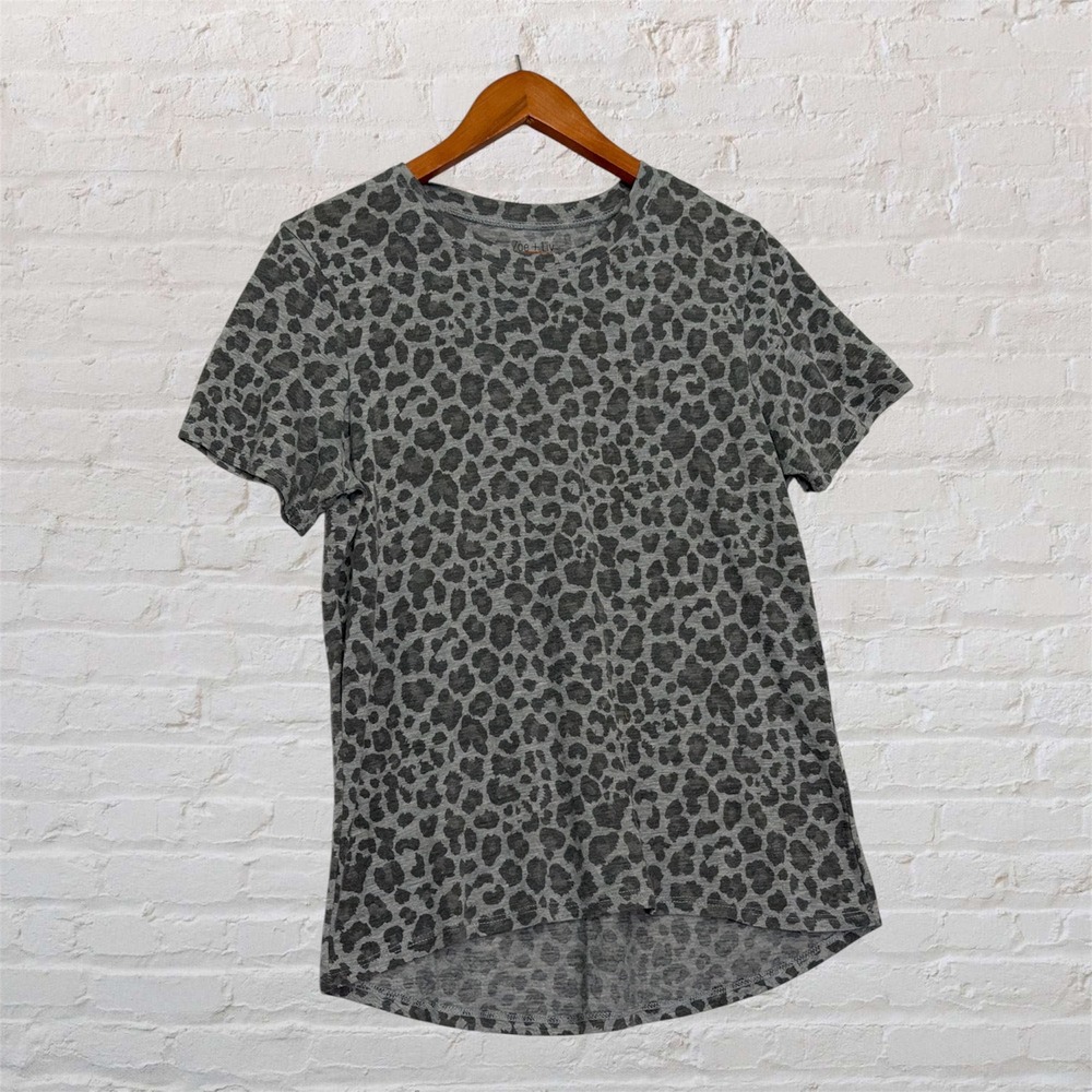 Zoe + Liv Grey Leopard Print Short Sleeve T-Shirt High Low Hem Small